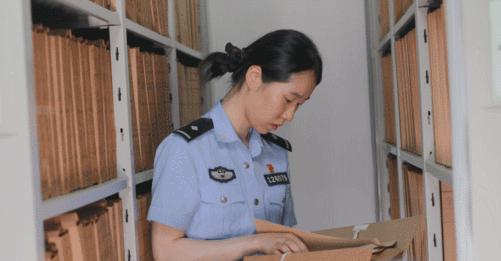 DƬ
